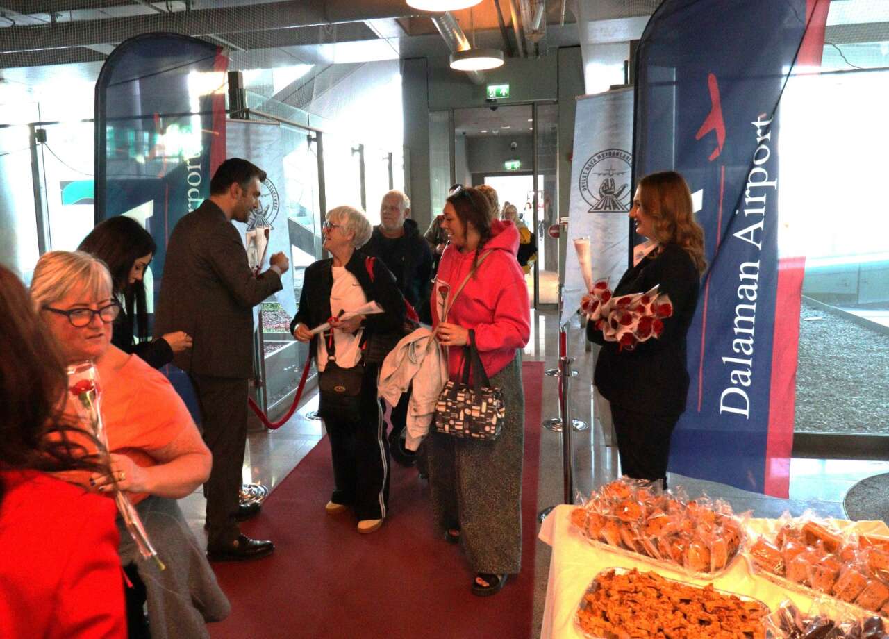 “Dalaman’da Turizm Sezonu Jet Hızıyla Açıldı: İlk Uçuşta 189 Turist Coşkuyla Karşılandı” 3